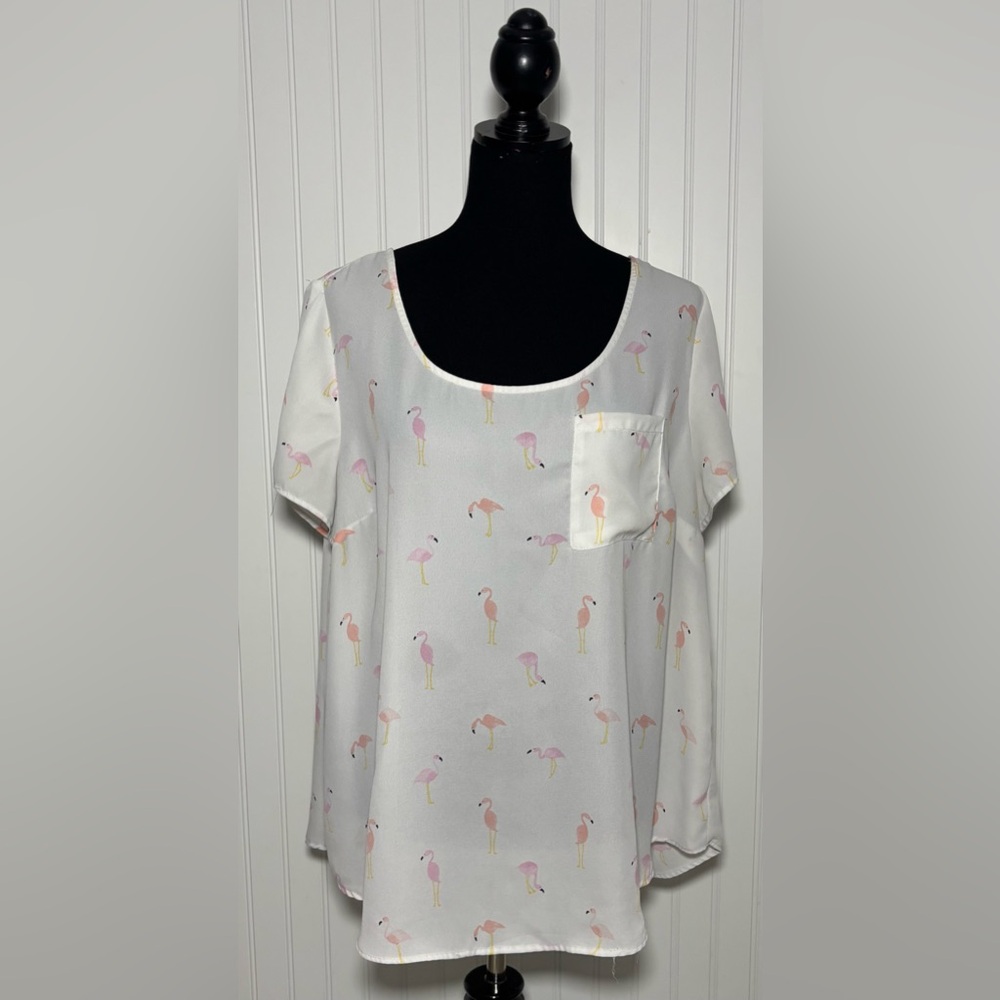 TORRID 2 Flamingo Short Sleeve Blouse Women's Size 2X Flowy Button Back Pocket